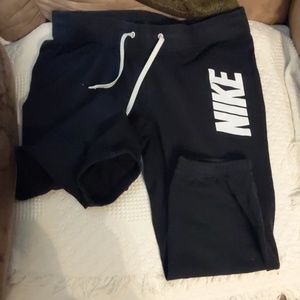 NIKE black capri